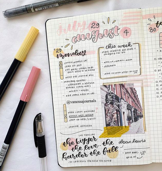 As well as to-do lists and schedules, Vanessa’s bullet journaling spreads are often decorated with aesthetic photos, doodles, and song lyrics, such as the one pictured above from “Stay Awake” by Dean Lewis.
