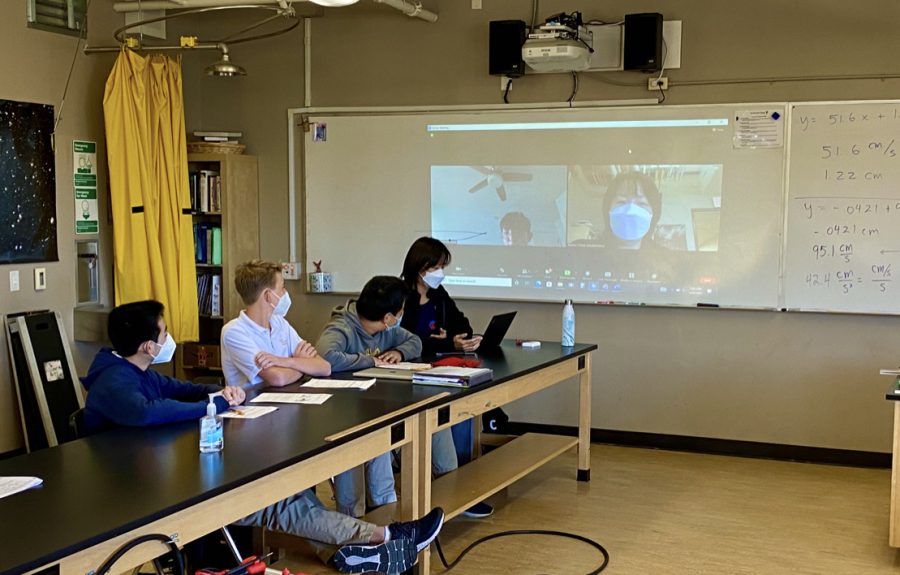 In classrooms across Bishops, accommodations are now necessary for students on Zoom. In Ms. Rachel Chings Physics class, lectures are now given to a screen so students on Zoom are able to hear.