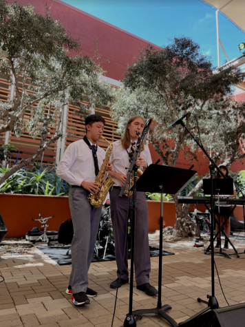 Saxophone players Steven Yin (24) (left) and Connor Schneider (22) (right), drummer Giacomo Berti (24), vocalist/pianist Sashi Chuckravanen (25), and mentor and bass player Mr. Robert Anderson played some snappy tunes at The Conrad.
