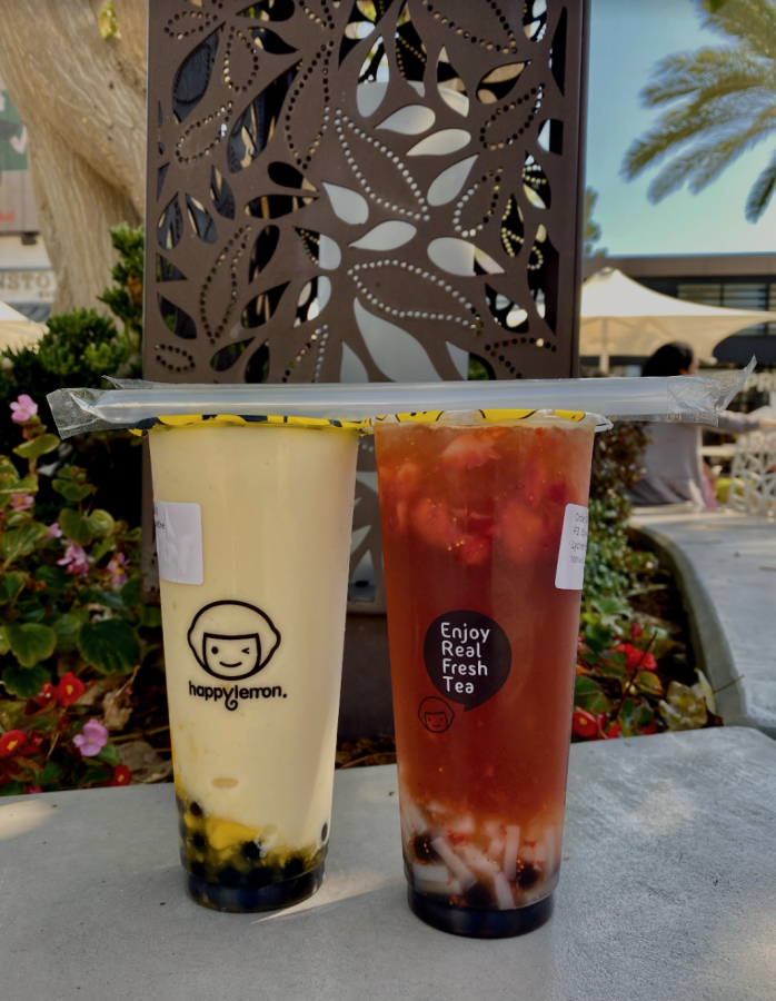 The pieces of mango and smooth texture of the mango smoothie from Happy Lemon make it, quite literally, happiness in a cup. Pictured beside the smoothie is a strawberry black tea with lychee jelly and boba, another great choice.