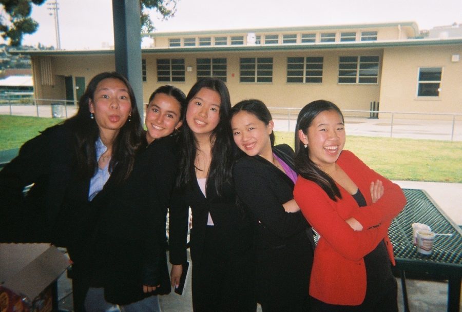 Members of the Bishop’s Speech and Debate team pose together between rounds at the Congress SQUALS (State Qualifiers), March 10th-11th, 2023. Pictured from left to right. Rebecca Liu (‘26), Sophie Arrowsmith (‘26), Hanna Liang (‘25), Audrey Lin (‘25), Sydney Chan (‘24). 