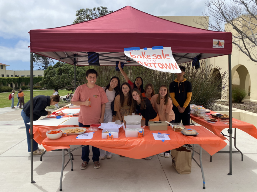 On+Tuesday%2C+May+9%2C+Students+Demand+Action+held+a+bake+sale+as+well+as+orange+free+dress+for+the+whole+school+to+raise+awareness+and+support+the+fight+against+gun+violence.