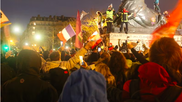 French+citizens+group+to+protest+against+the+government%E2%80%99s+rising+age+for+available+pensions+while+raising+flags%2C+chanting%2C+and+setting+trash+on+fire.%0A