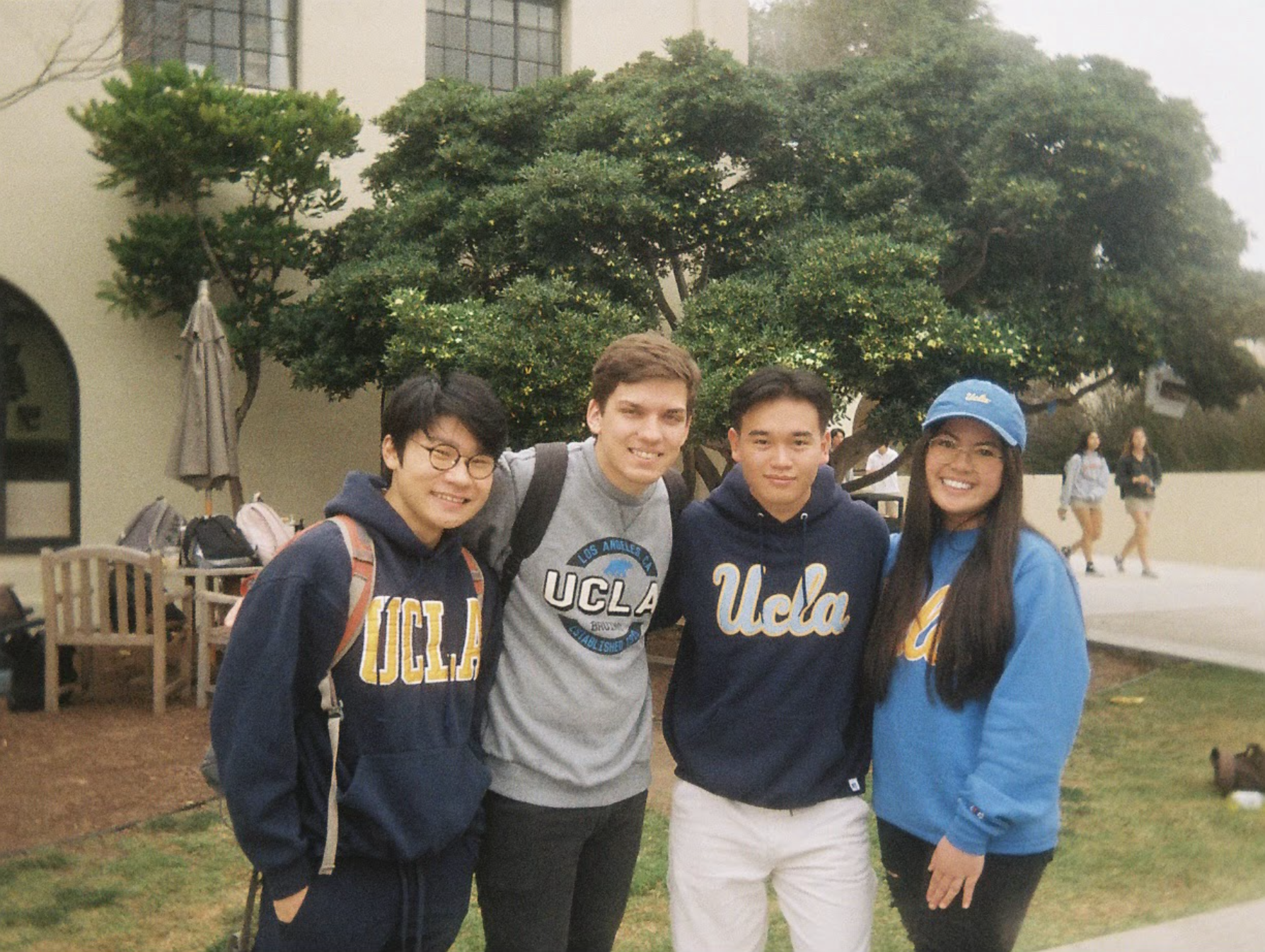 Recent alum Kosi Eguchi (‘23) (pictured second to the right, alongside Nao Nadahara (‘23), James Stutts (‘23), and Natasha Mar (‘23)) didn’t end up applying ED to any school, but he did apply EA to a few institutions. “They offered me a good balance of being able to [choose] what school I felt was best for me and [still] having the early security of knowing I got into a college,” he said.