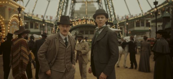 Loki (Tom Hiddleston) and Mobius (Owen Wilson) travel to the 1893 World’s Fair in Chicago, Illinois to find a He Who Remains variant— their last hope to save the TVA. 