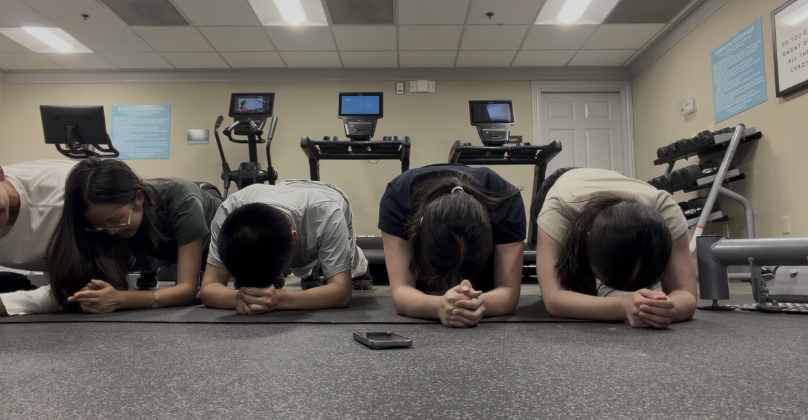 The night before the competition, team members Michael Sun (‘28), Claire Li (‘28), Adam Fang (‘27), Isabelle Qiao (‘29), and Tracie Liu (‘28) participated in a group plank. According to Isabelle, they had a pre-competition workout to “get buff to intimidate our opponents the next day.”